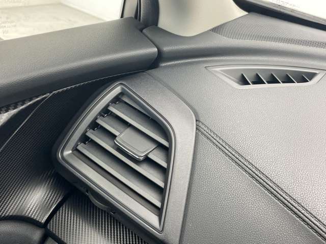 【エアコン】『エアコン装備』の画像になります。暑い夏でも寒い冬でも、車内に快適な空気を届けるので、いつでも快適な車内空間を創り上げます！
