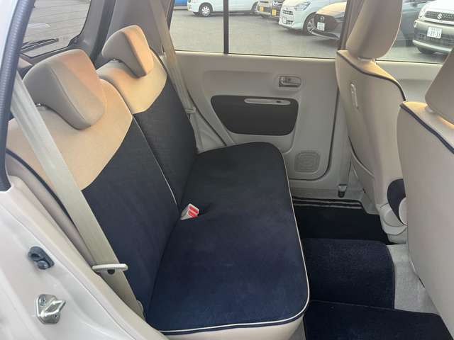 後部座席も綺麗な状態です☆