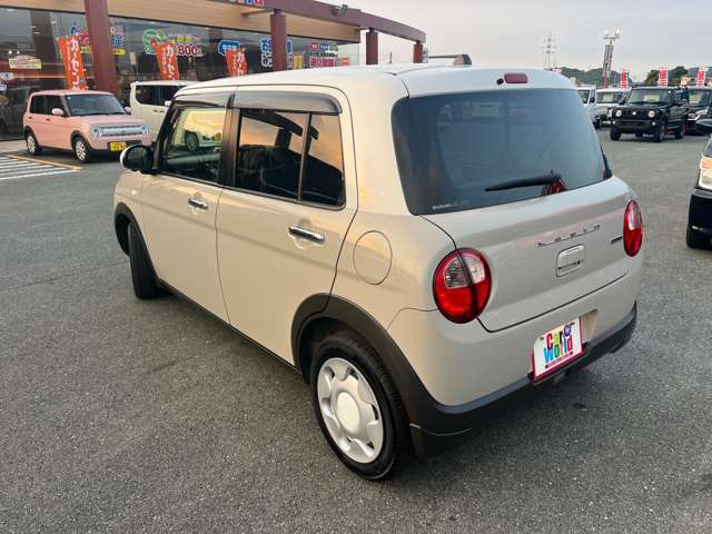 サービス充実の平川燃料グループ、カーワールド荒尾店スタッフ一同が新車・中古車・車検・修理・保険まで、お客様にご満足いただけるご接客・ご対応を目指します。