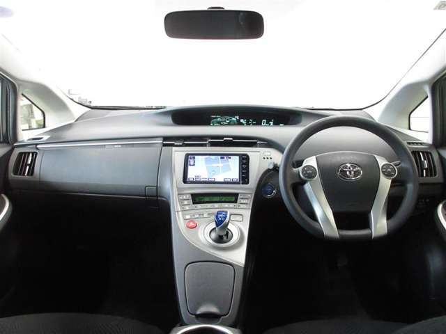 今お乗りの車から乗換えのお客様はもちろん、売却のみを検討されている方も、まずは当社までご相談下さい。