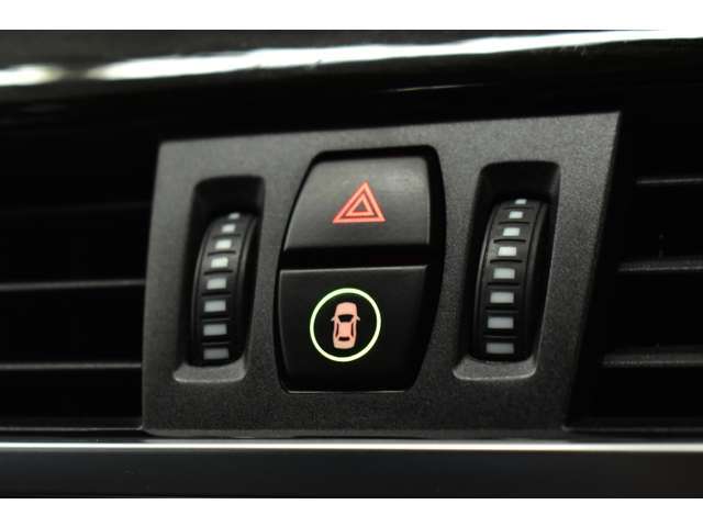 ドライビングアシスト機能付き！安全装備の車線逸脱警告や衝突被害軽減ブレーキ歩行者検知警告機能も備える一台で御座います！