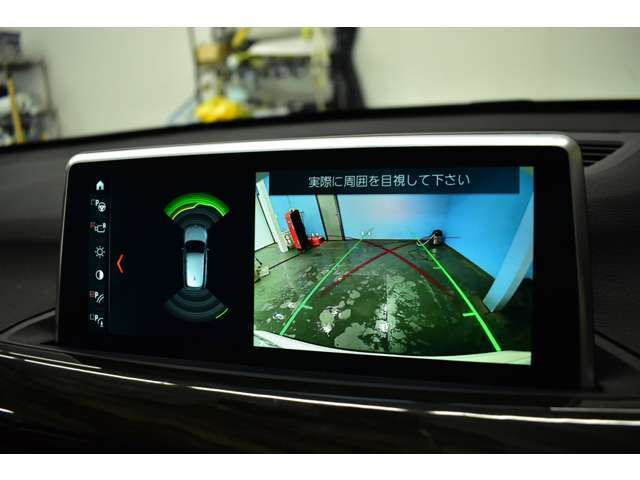 便利な前後PDC（パークディスタンスコントール）付バックカメラやパーキングアシスト機能が備わります！　後退時のサポートにご使用ください。