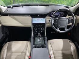 当店の展示車両は屋根付き立体駐車場にて保管しております。雨の日や日差しの強い日でも安心してゆっくりとこちらの車両をご確認頂けます。店頭で是非、現車をご確認ください！