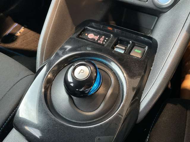 パソコンのマウスのような電制シフト、手首を軽く動かすだけで操作できます。