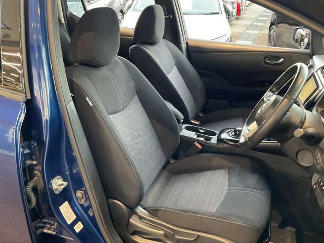 快適に運転できるドライブポジション！シートリフターもあるので無理のない運転姿勢がとれます。