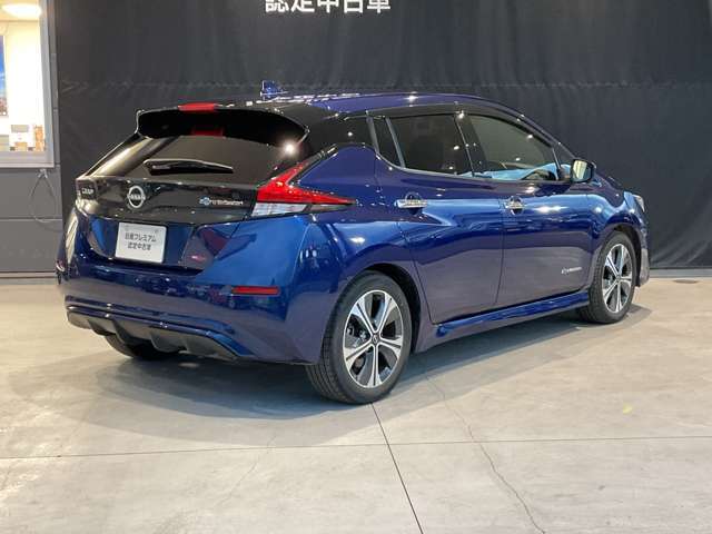 納車前に点検整備をさせていただきます。全車走行距離無制限のワイド保証付きですので安心してお乗りいただけます。