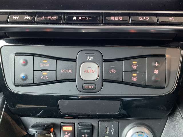 温度をセットするだけで常に快適な温度を保ってくれるオートエアコン、操作も簡単です。