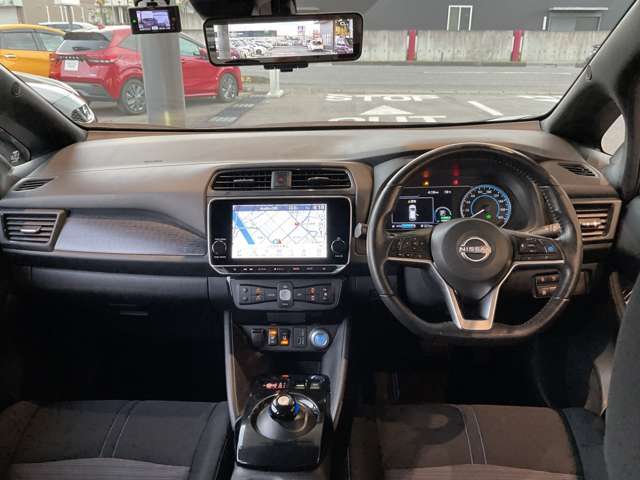 インパネ周りはこのように機能的にまとまっています。クリーニング済みで室内もキレイです。