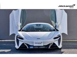 ディヘドラルドアは乗降性を優先した結果採用された機構です。