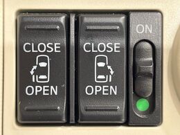 【両側パワースライドドア】スマートキーや運転席のスイッチで後席両側スライドドアの開閉が可能♪電動だから力を入れてドアを開ける必要が無く、小さなお子様でも簡単に開け閉めでき快適です♪