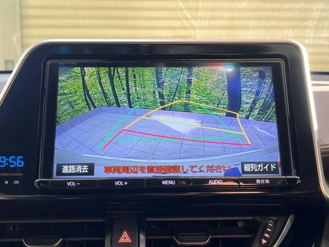 【バックカメラ】駐車時に後方がリアルタイム映像で確認できます。大型商業施設や立体駐車場での駐車時や、夜間のバック時に大活躍！運転スキルに関わらず、今や必須となった装備のひとつです！