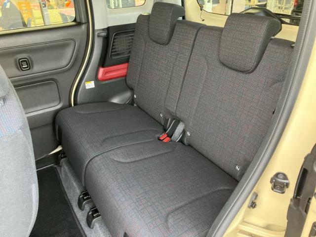 WECARSでは各商談席に大型モニターをご用意しております！見やすい大画面でゆったりと全国の在庫をご覧いただけます！是非ご来店お待ちしております！