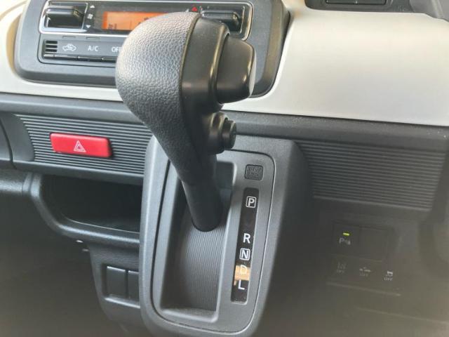 WECARSの展示場では実際に見て、触ってお車をお選びいただけます！知識の豊富な営業スタッフが様々なカーライフをご提案いたします！