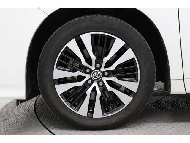 純正アルミホイール！　止まっていても走っていても存在感あります。