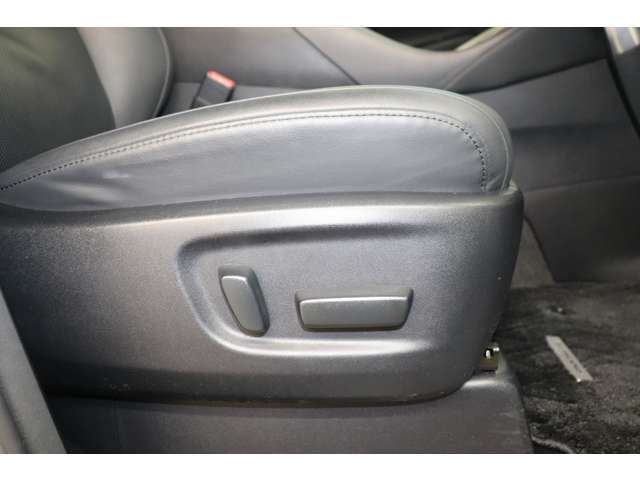 パワーシートで調整も楽々。微調整もできます。