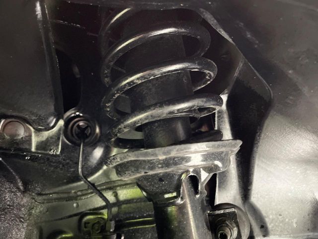 お車を安心してお乗りいただく為には、足回りの定期点検が欠かせません。サービスサポート（有償保証）では無料点検もご提供しており、安心のカーライフをお過ごしいただけるサポート体制が整っています。