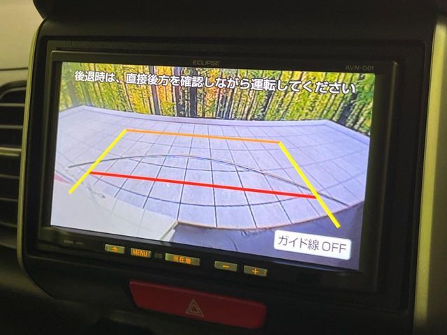 【バックカメラ】駐車時に後方がリアルタイム映像で確認できます。大型商業施設や立体駐車場での駐車時や、夜間のバック時に大活躍！運転スキルに関わらず、今や必須となった装備のひとつです！