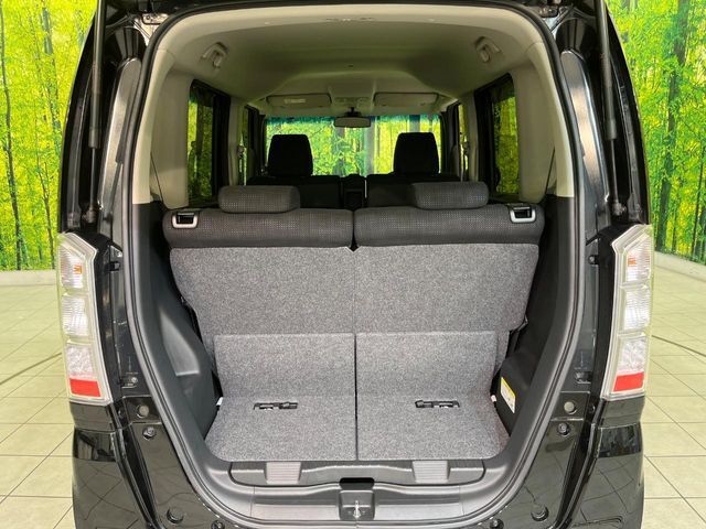 普段のお買い物や通勤、送迎等に十分な荷室スペースを確保しております。セカンドシートを倒すと、大きな荷物の積載も可能です♪