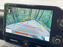 【バックカメラ】駐車時に後方がリアルタイム映像で確認できます。大型商業施設や立体駐車場での駐車時や、夜間のバック時に大活躍！運転スキルに関わらず、今や必須となった装備のひとつです！