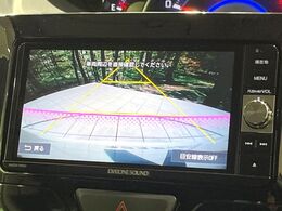 【バックカメラ】駐車時に後方がリアルタイム映像で確認できます。大型商業施設や立体駐車場での駐車時や、夜間のバック時に大活躍！運転スキルに関わらず、今や必須となった装備のひとつです！