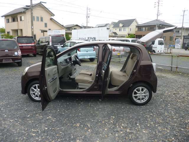 前後ドア90度に開きます。