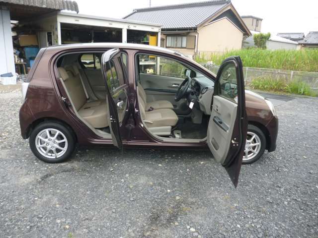 前後ドア90度に開きます。