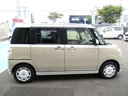 自社鈑金工場完備で、小さなキズはもちろん、大きなヘコミやフレームの歪みまで対応できる設備を完備！お預かりしたおクルマを外注に出したりは致しません。保険修理にも対応出来る体制を整えております！