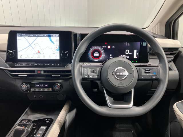 ステアリングスイッチ付きで操作・運転がしやすいハンドルです★