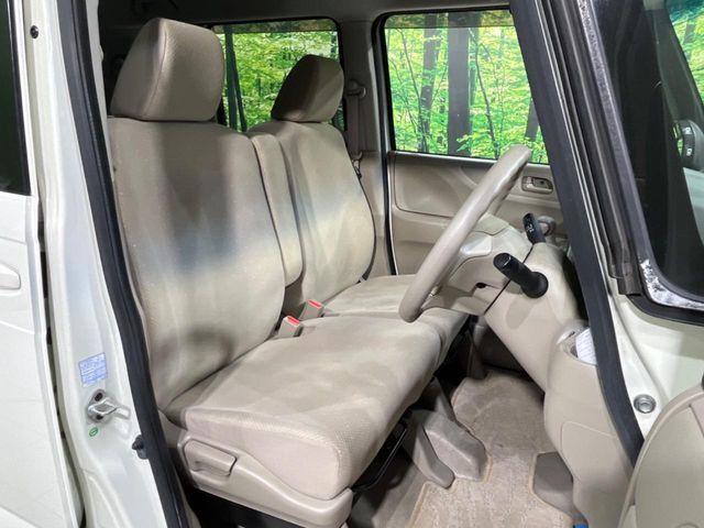 運転席シート廻りは使用感も少なく、良好な状態となっています。丁寧に使われていたことがよくわかりますね。
