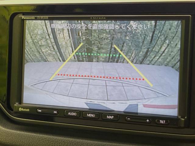 【バックカメラ】駐車時に後方がリアルタイム映像で確認できます。大型商業施設や立体駐車場での駐車時や、夜間のバック時に大活躍！運転スキルに関わらず、今や必須となった装備のひとつです！