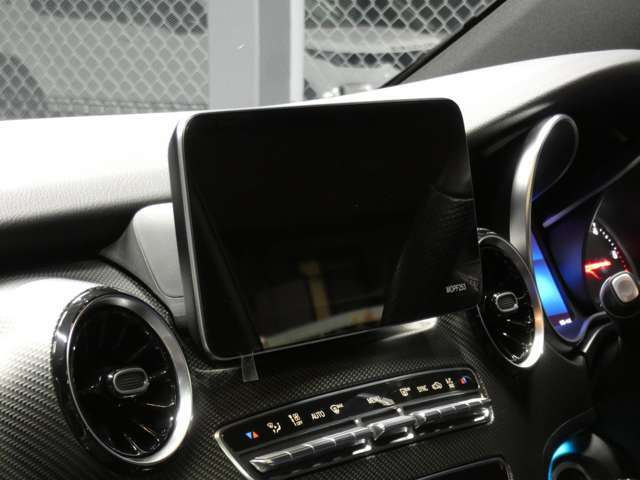 MBUXに対応する純正ナビゲーションを搭載！地デジの視聴はもちろん、スマートフォンとの接続が可能なAppleCarPlayやBluetoothオーディオもご使用頂けます！