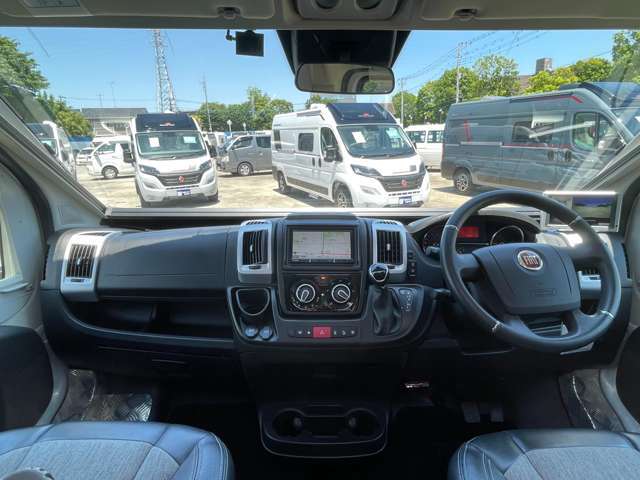 乗車4名　就寝2名　長さ545cm幅206cm高さ261cm