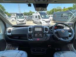 乗車4名　就寝2名　長さ545cm幅206cm高さ261cm