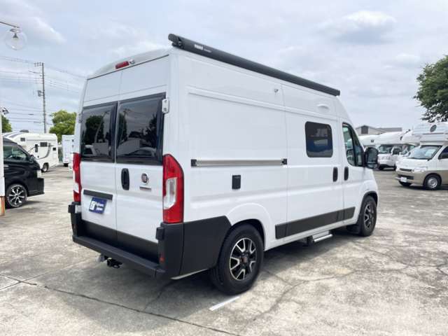キャンピングカー・福祉車両・商用トラックなどオークションではなかなか見つからないものは当社が直接買取しています。全国を買取りスタッフが飛び回り稀少モデルを集めています。