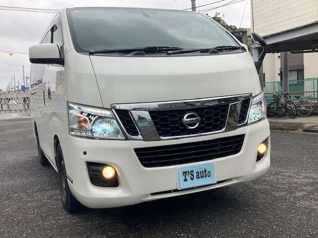 NV350キャラバン5ドア3人乗り入荷致しました。