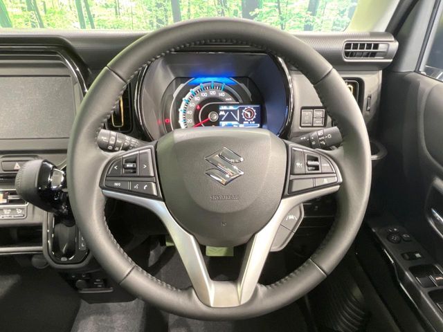 【純正革巻きステアリング】上質な革を使用することで、手にしっかり馴染みとても運転しやすいハンドルです♪