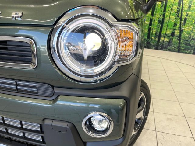 【LEDヘッドライト】悪天候や夜間走行時も良好な視界を確保し安心して運転できる高輝度LEDヘッドライトを装備！点灯速度が早く、消費電力も抑えられています。