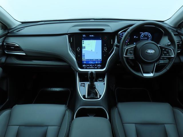 ■視界良好で運転しやすいコックピットです。シンプルで操作性の良いインパネ回りにデザインされ、SUBARUは安全性能に徹底的にまでこだわった視界設計を行っています。