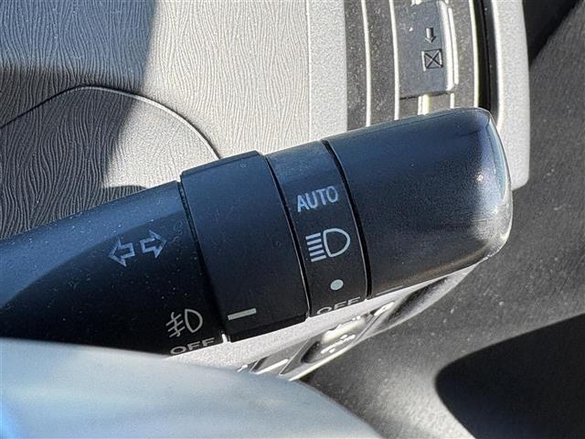 気になる車はすぐにお問い合わせください！右のカーセンサー専用無料ダイヤルから、専門スタッフがお車のご質問にお答えいたします！