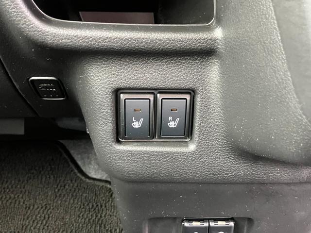 運転席と助手席シートには寒い日に重宝するシートヒーターを装備！