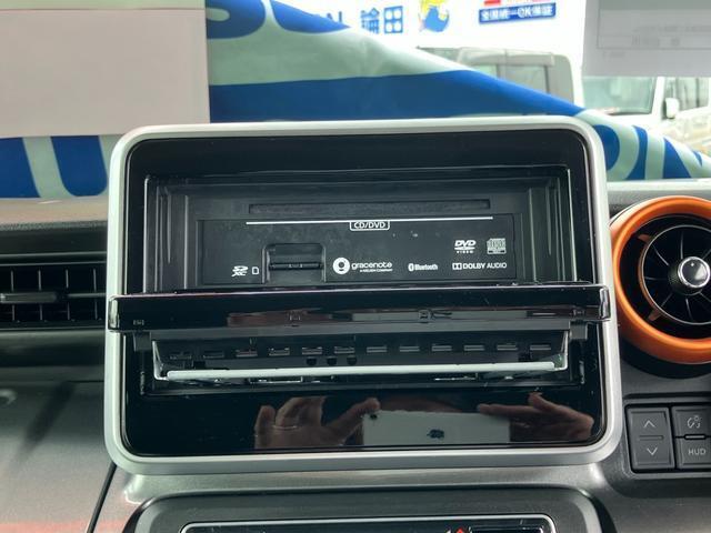 液晶パネル部をチルトするとCD・DVD・SDカードスロットルがあります！