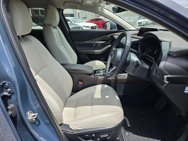 【運転席10Wayパワーシート＆ドライビングポジションメモリー機能】運転手にあったシートパターン設定可能です。