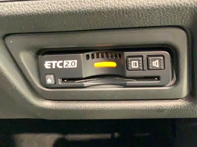 いまや快適なカーライフに欠かせないETCが付いています。