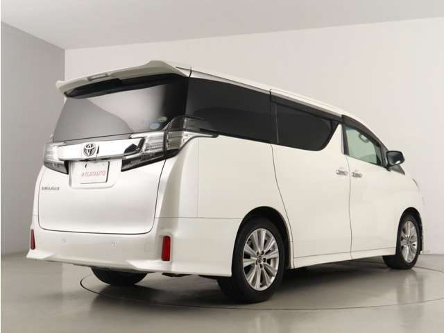 当店では、厳選された車両のみ展示しております。アルファード・ヴェルファイアに特化した専門店ならではの豊富な在庫の中から、お気に入りの一台をお探しください！