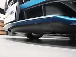 【 年間 300 台以上の遠方納車実績】当店から日本全国、遠方へ年間 300 台以上ご納車させて頂いております。遠方からご購入されるお客様の不安を取り除けるよう、経験豊富なスタッフが丁寧に対応させて戴きます