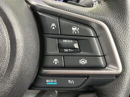 【全車速追従機能付クルーズコントロール】高速道路での長距離走行が楽に！！自動で速度を保つクルーズコントロールが、衝突軽減システムと連携し、前方の車両を感知して車間を保つように速度調節してくれます！！