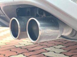 【TRD製マフラー】純正にはない個性あふれる「後ろ姿」を演出するTRDマフラー付き！ビジュアル・サウンド共にこだわりの一台に仕上がっております♪