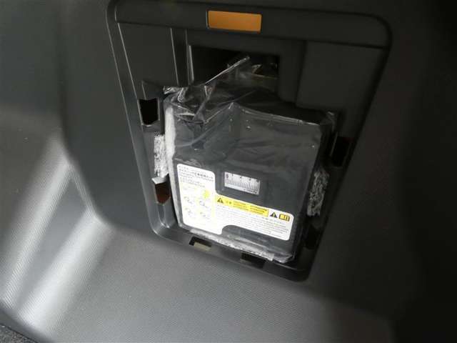 パンク修理キット搭載。荷室の側面に格納されております。