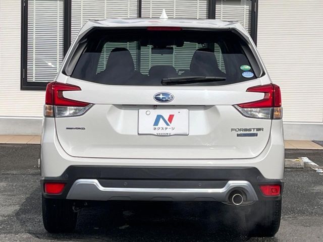 安心の最長10年・走行無制限保証（有償）をご用意。保証内容も充実はもちろん、無料点検＆オイル交換や、年中無休の全国・24時間ロードサービスも付帯されておりますのでご安心下さい。