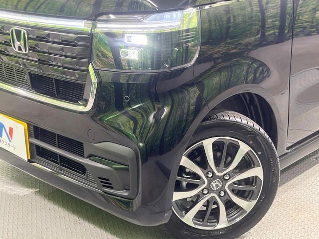 【LEDヘッドライト】悪天候や夜間走行時も良好な視界を確保し安心して運転できる高輝度LEDヘッドライトを装備！点灯速度が早く、消費電力も抑えられています。